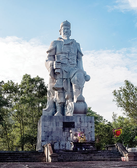Tượng Trần Hưng Đạo