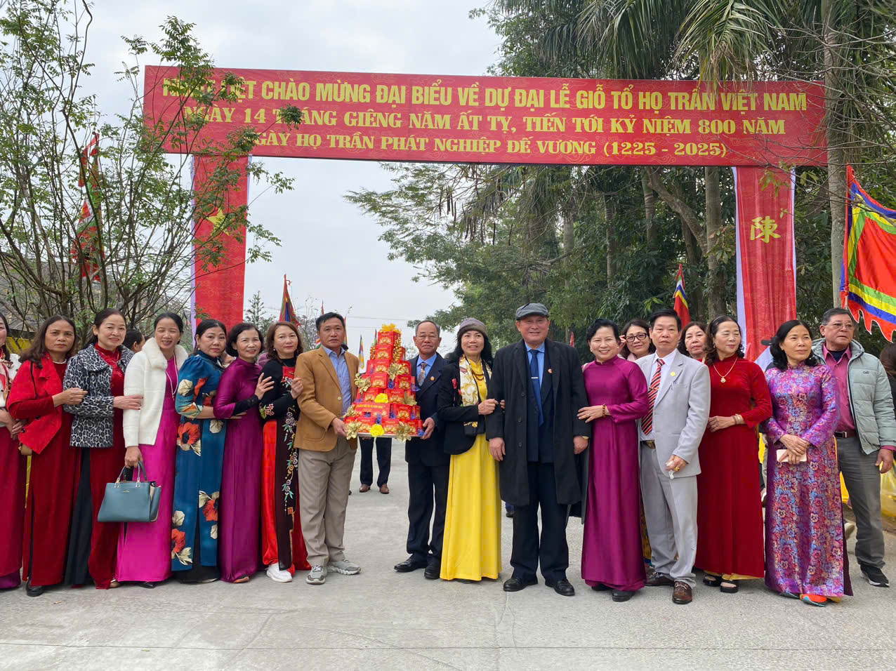 Họ Trần tỉnh Hải Dương hành hương về Đền Thờ Tổ họ Trần Việt Nam 2025